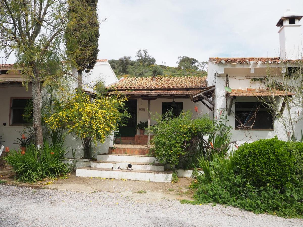 Cortijo El Berrocal Guest House Cazalla de la Sierra Exterior photo